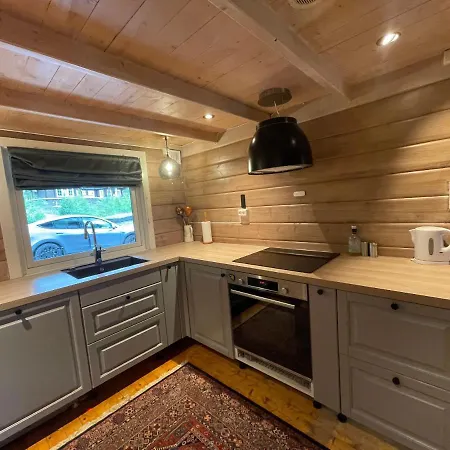 Large And Cosy Mountain Cabin בית נופש