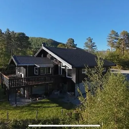Large And Cosy Mountain Cabin בית נופש