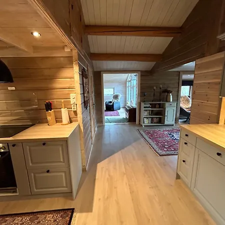 Large And Cosy Mountain Cabin בית נופש