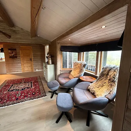 Large And Cosy Mountain Cabin * Sykkylven